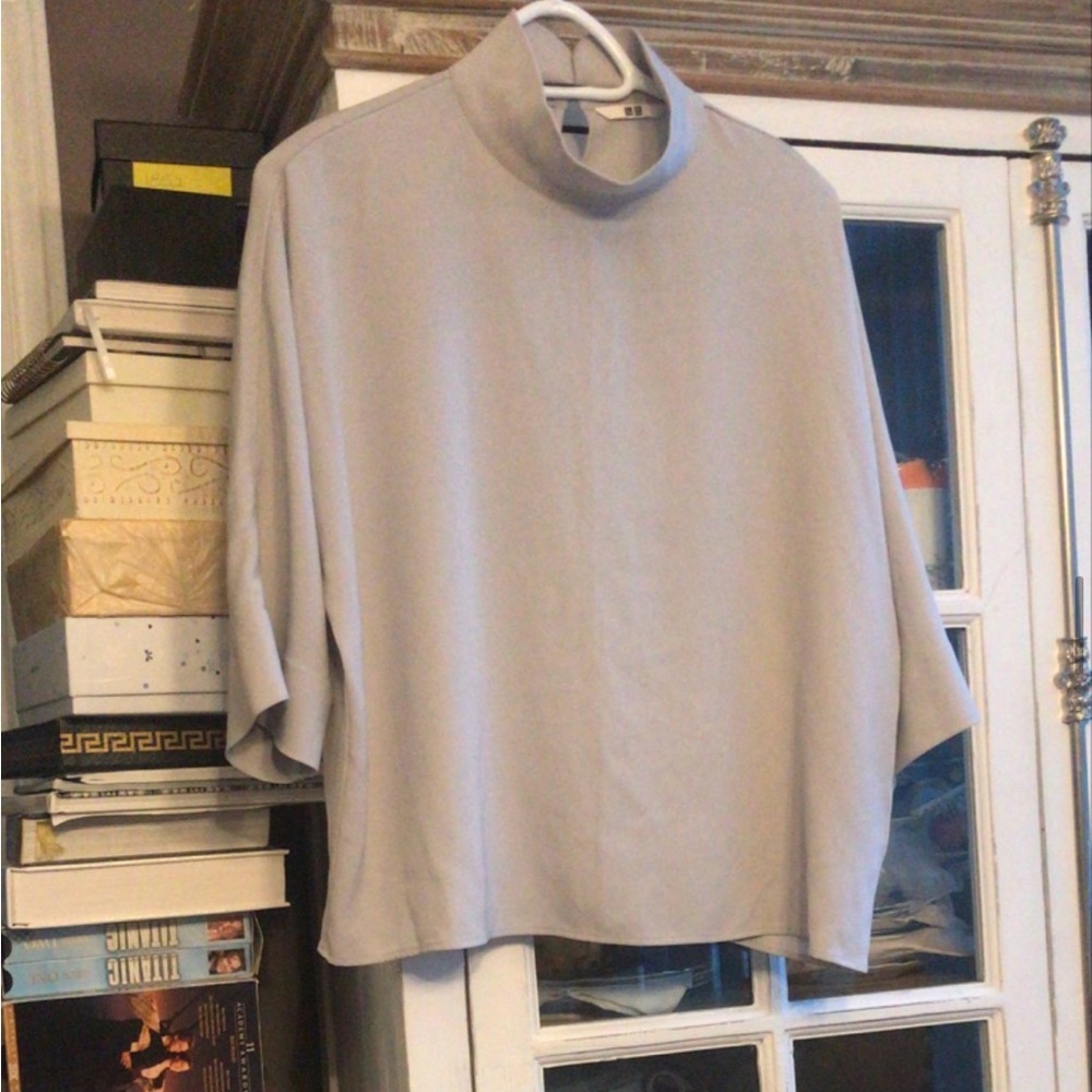 Uniqlo Light Gray Top, M